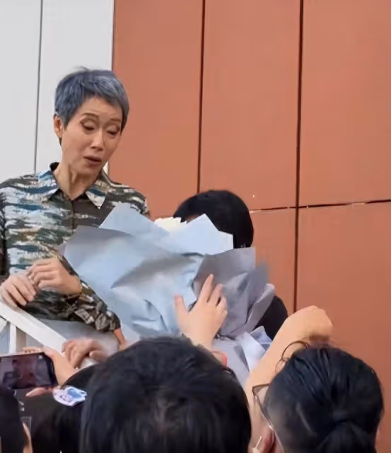 葉童:富豪丈夫屢次背叛卻不離不棄,如今的她,證實劉德華沒說錯