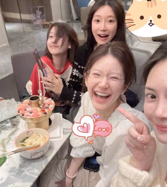 趙露思新狀態看哭網友:全身多功能退化如嬰兒,導演首次發聲!