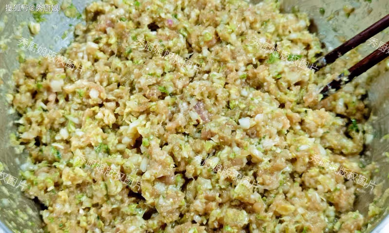 白菜餃子餡,用鹽殺水是大錯!教你正確做法,不出水,不腥不柴