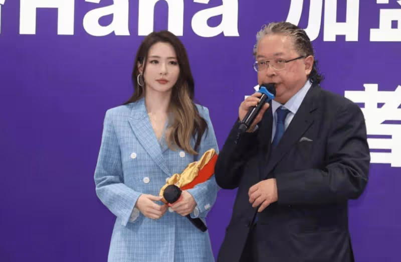 TVB前花旦重遇伯樂高層!發文稱永遠感激!關係親密曾傳送鑽石、入住女方酒店房!