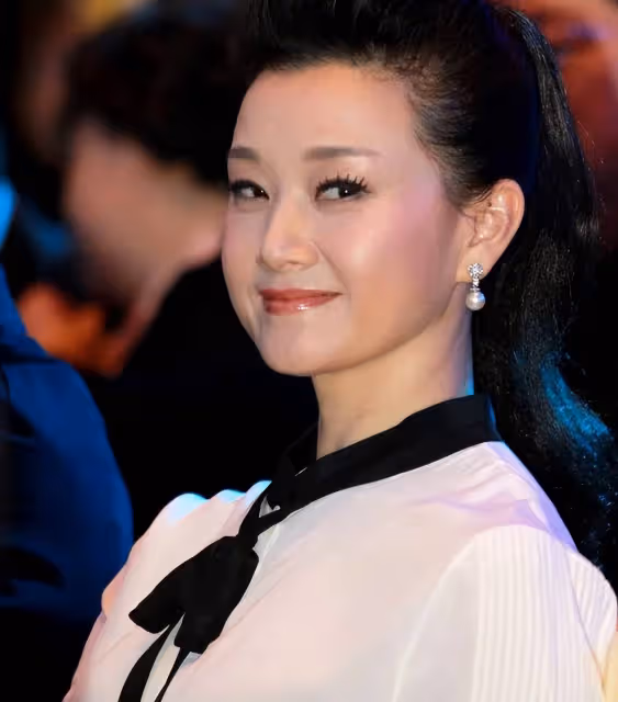 58歲宋祖英近況罕見曝光:住北京豪宅,穿香奈兒,皮膚光滑不顯老