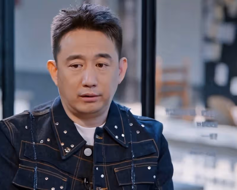 52歲黃磊回應無戲可拍:2年沒拍戲,3年沒當男主,綜藝演戲都停了
