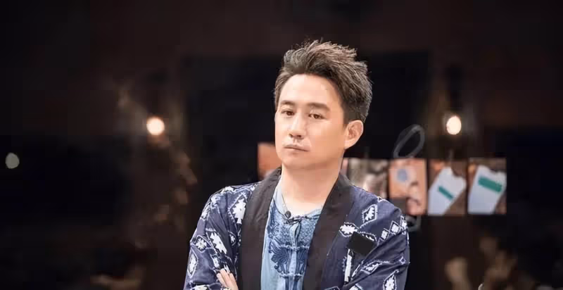 52歲黃磊回應無戲可拍:2年沒拍戲,3年沒當男主,綜藝演戲都停了