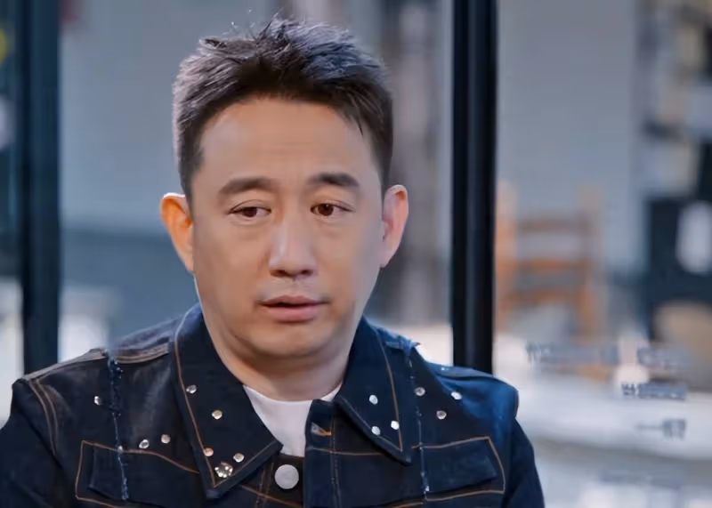 52歲黃磊回應無戲可拍:2年沒拍戲,3年沒當男主,綜藝演戲都停了