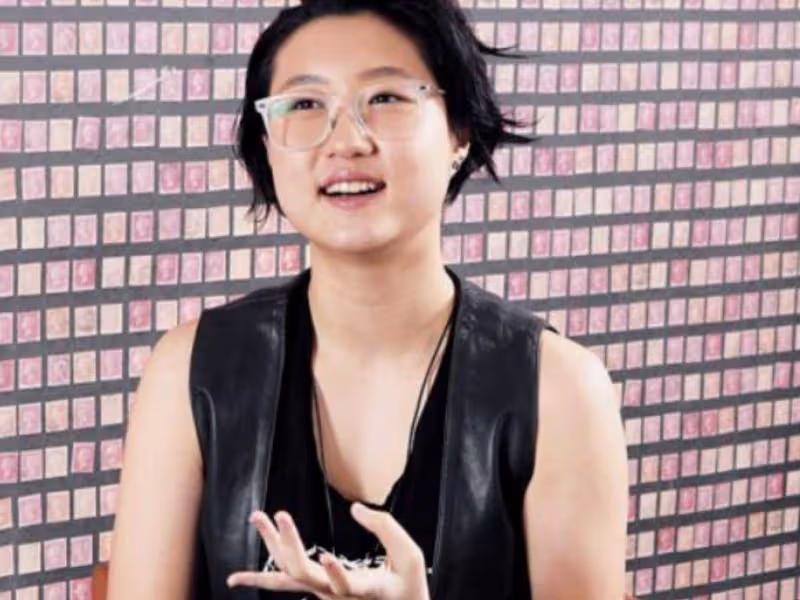 成龍私生女吳卓林:一生都被嫌棄,如今放下一切重獲新生