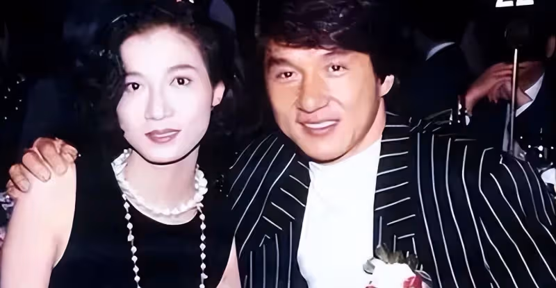 成龍私生女吳卓林:一生都被嫌棄,如今放下一切重獲新生