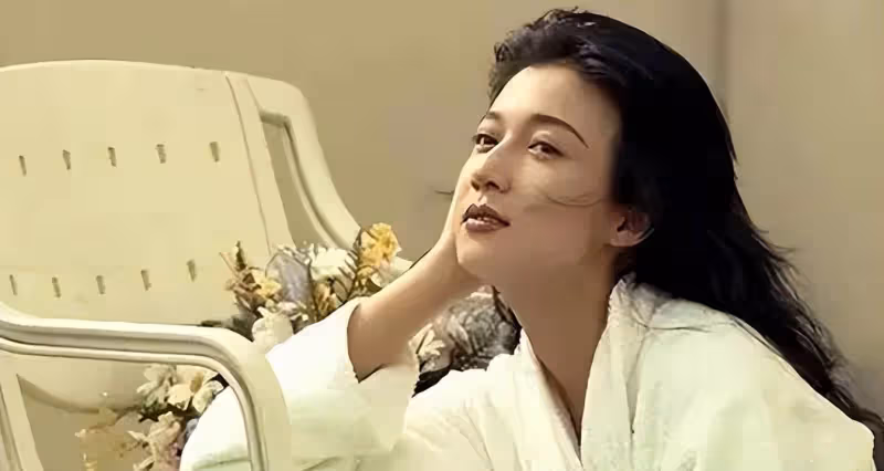 成龍私生女吳卓林:一生都被嫌棄,如今放下一切重獲新生