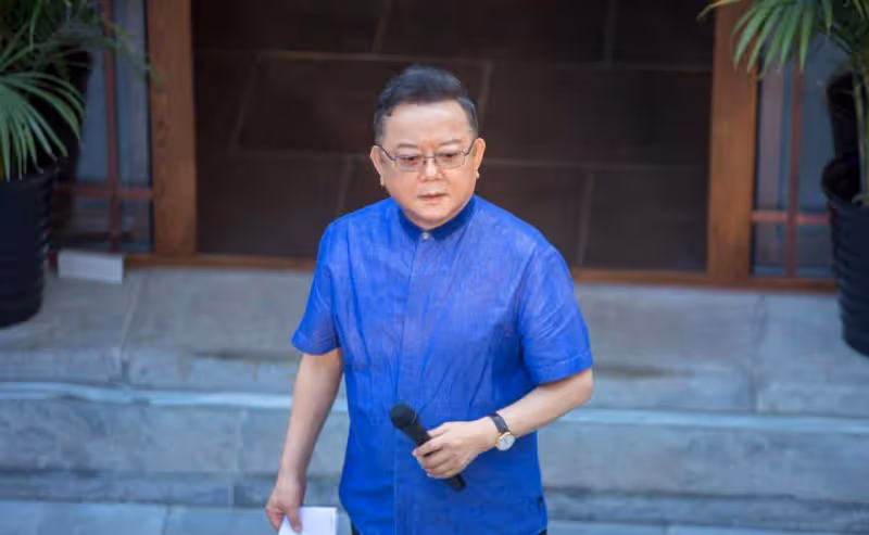 事實證明,被傳賣掉上億豪宅移民美國的王剛,已經走上另一條大道