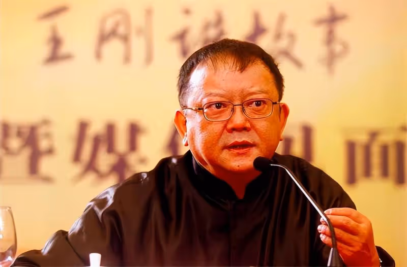 事實證明,被傳賣掉上億豪宅移民美國的王剛,已經走上另一條大道