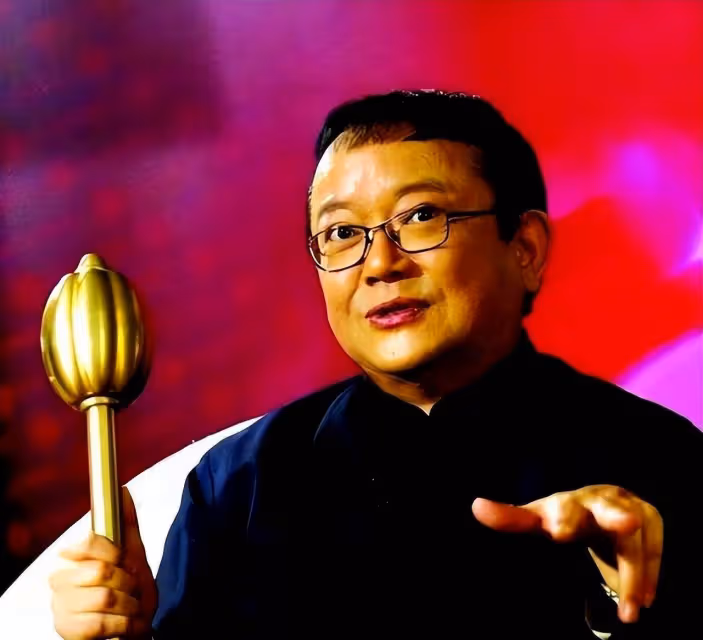 事實證明,被傳賣掉上億豪宅移民美國的王剛,已經走上另一條大道