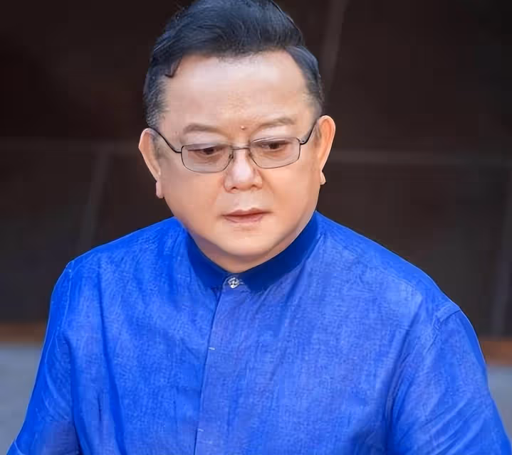 事實證明,被傳賣掉上億豪宅移民美國的王剛,已經走上另一條大道
