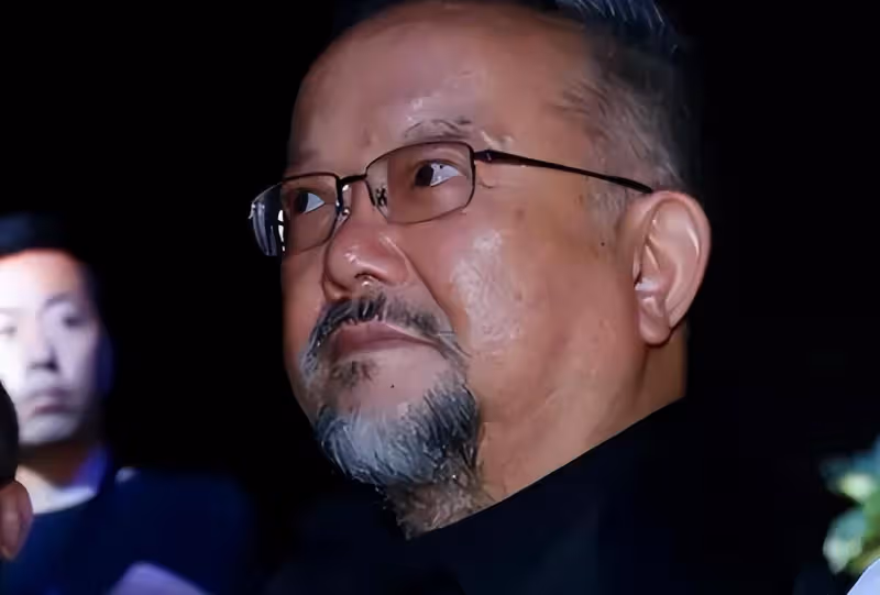 事實證明,被傳賣掉上億豪宅移民美國的王剛,已經走上另一條大道