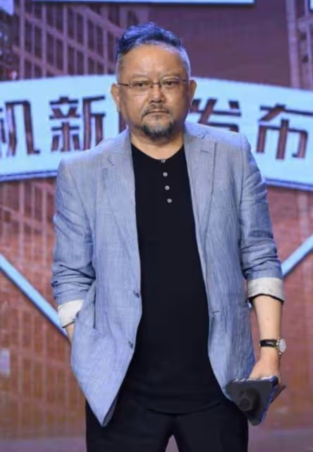 事實證明，被傳賣掉上億豪宅移民美國的王剛，已經走上另一條大道