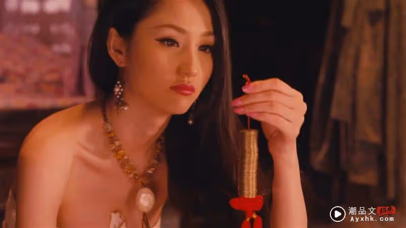 AA片女星曬九頭身警花制服帥照「英挺反差感」網震撼！親揭真實身世