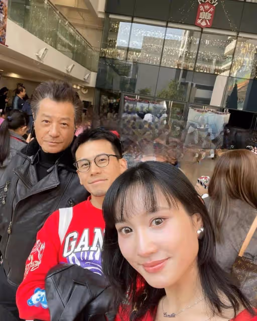TVB知名男星兒媳穿迷你裙重遊母校!帶老公老爺感受特別時刻!