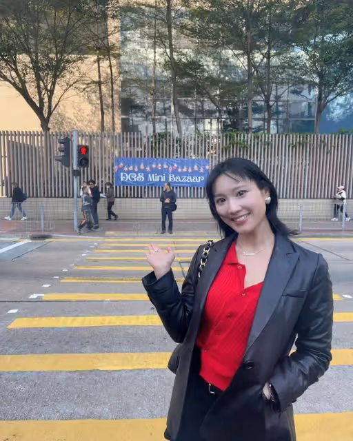 TVB知名男星兒媳穿迷你裙重遊母校!帶老公老爺感受特別時刻!