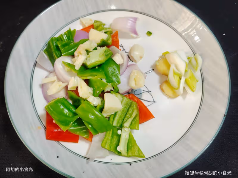 天冷就適合這樣吃,有菜有肉吃個精光!滿口肉嫩菜也香、解饞又暖和,冬天少不了的好味道