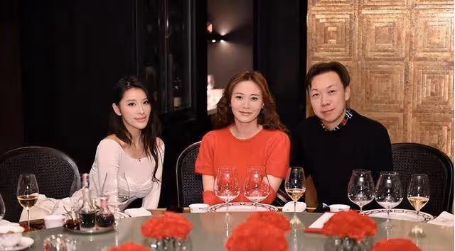 群星現身千億富豪飯局,朱晨麗穩坐C位,曾被好姐妹爆料好事將近