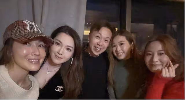 群星現身千億富豪飯局,朱晨麗穩坐C位,曾被好姐妹爆料好事將近