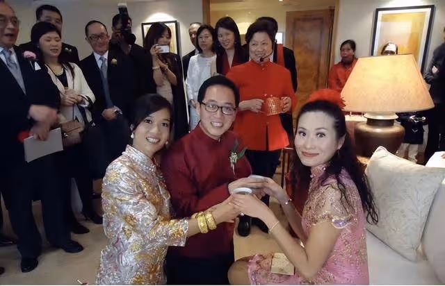 群星現身千億富豪飯局,朱晨麗穩坐C位,曾被好姐妹爆料好事將近