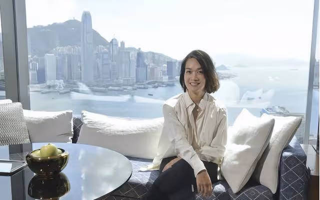 群星現身千億富豪飯局,朱晨麗穩坐C位,曾被好姐妹爆料好事將近
