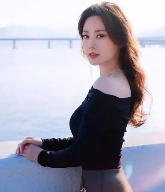 群星現身千億富豪飯局,朱晨麗穩坐C位,曾被好姐妹爆料好事將近