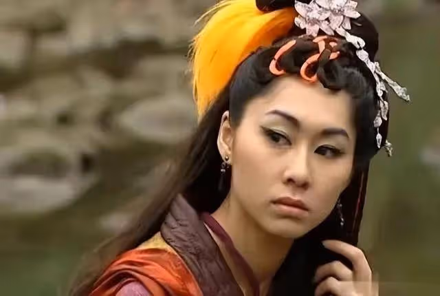 視後胡定欣開個唱黎耀祥任嘉賓,座無虛席,網友建議多唱慢歌