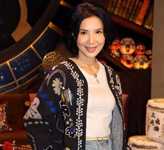 香港知名女星宣告復出,有劇本正在洽談,秘密結婚後又低調離婚