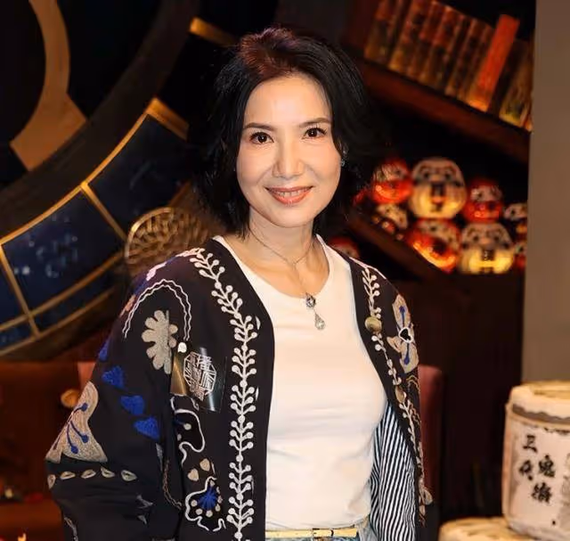 香港知名女星宣告復出,有劇本正在洽談,秘密結婚後又低調離婚