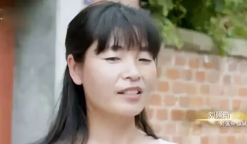 劉強東妹夫近況!是教師沒再婚,撫養仨女兒,大舅哥每年給一百萬