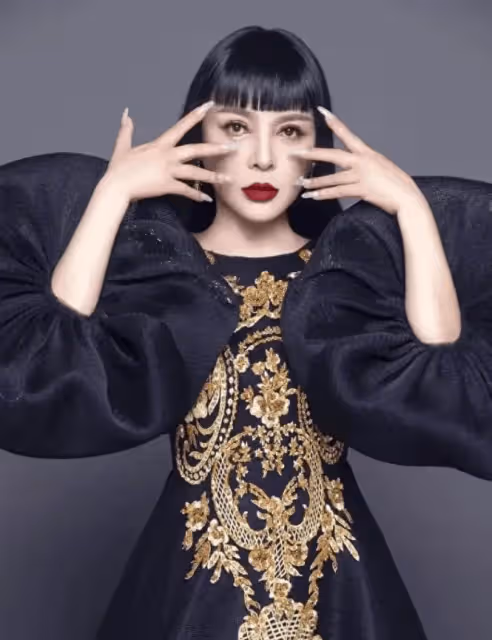 人紅不能狂，當年曾插足別人婚姻害慘何靜，如今61歲自食苦果