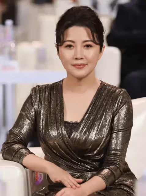 她曾憑一部電影拿下8個影后，如今51歲卻無人問津，與李乃文終是意難平
