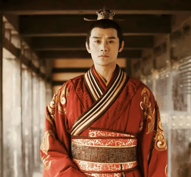 不拍戲就「消失」，42歲的王凱遠離熒幕後，現在過得怎麼樣了？