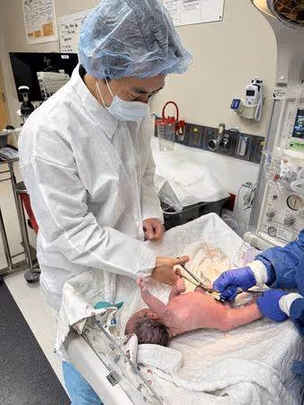 作家御姊愛42歲剖腹產下兒子!血壓不穩狂抖 見兒出生潰堤大哭
