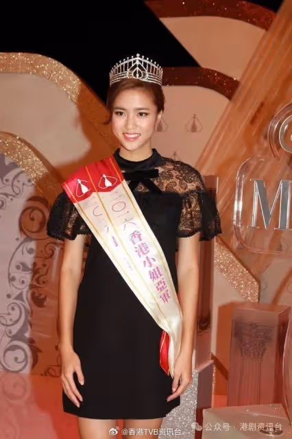 TVB神顏小花被集郵曬逆天長腿!對輪椅人士暖心舉動獲贊人美心善