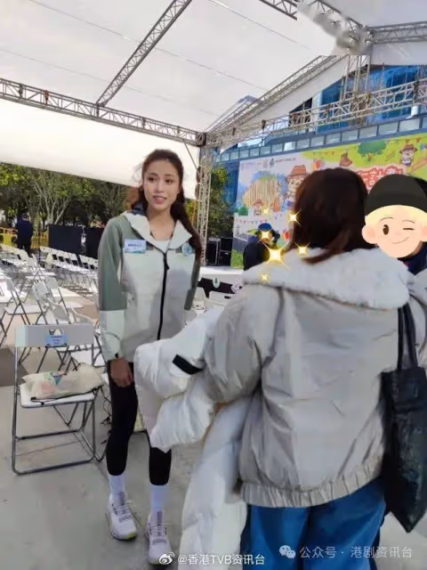 TVB神顏小花被集郵曬逆天長腿!對輪椅人士暖心舉動獲贊人美心善