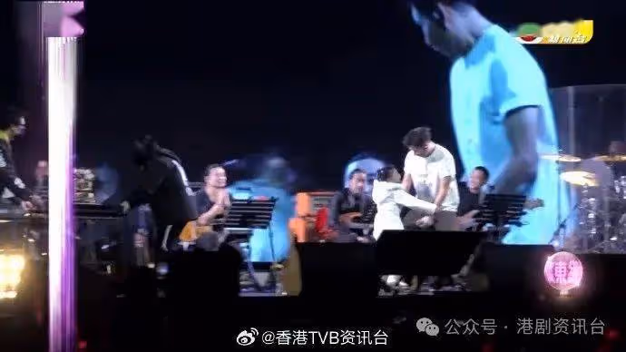 陳展鵬48歲生日老婆帶愛女驚喜慶生!小豬比越大越靚獻唱冧爆爸爸