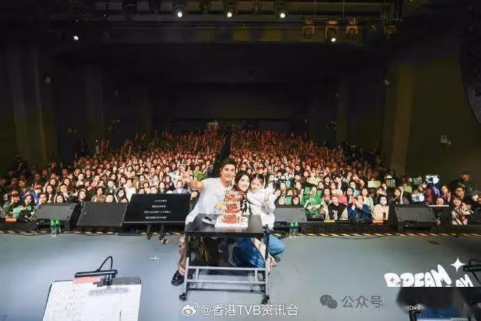 陳展鵬48歲生日老婆帶愛女驚喜慶生！小豬比越大越靚獻唱冧爆爸爸