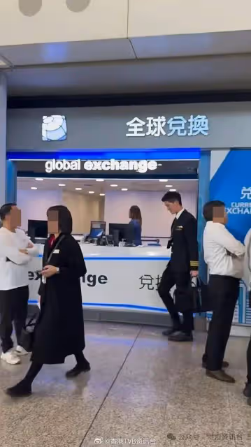麥明詩挺巨肚到機場「Check」老公!盛勁為表情惹網民起疑