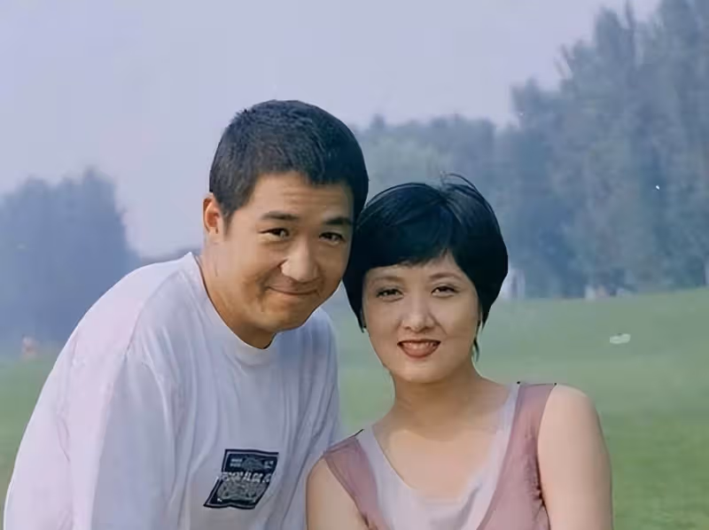 萬萬沒想到,67歲「丁克」了28年的的鄧婕,最終成為了人生贏家