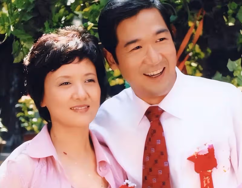 萬萬沒想到,67歲「丁克」了28年的的鄧婕,最終成為了人生贏家