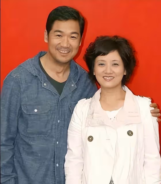 萬萬沒想到,67歲「丁克」了28年的的鄧婕,最終成為了人生贏家