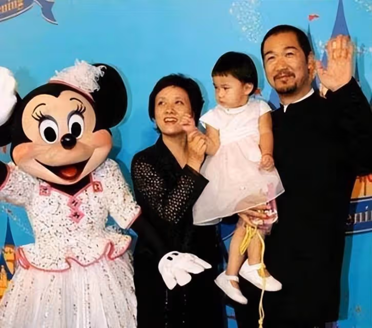萬萬沒想到,67歲「丁克」了28年的的鄧婕,最終成為了人生贏家