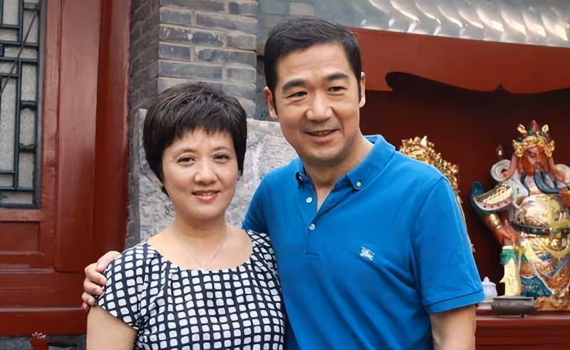 萬萬沒想到,67歲「丁克」了28年的的鄧婕,最終成為了人生贏家