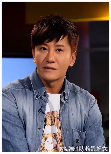54歲毛寧近況曝光,面相大變認不出,磨掉了虎牙,被誇年輕二十歲