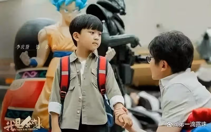 演完《小巷人家》蔣欣兒子,又二搭郭京飛演父子,這小演員不簡單