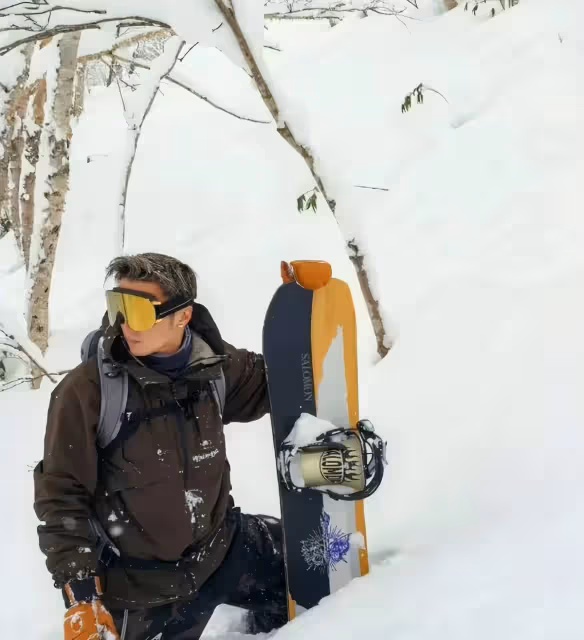 謝霆鋒曬兒子滑雪照,17歲的lucas長相帥氣,和他年輕時最像