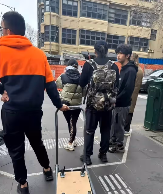 謝霆鋒曬兒子滑雪照,17歲的lucas長相帥氣,和他年輕時最像