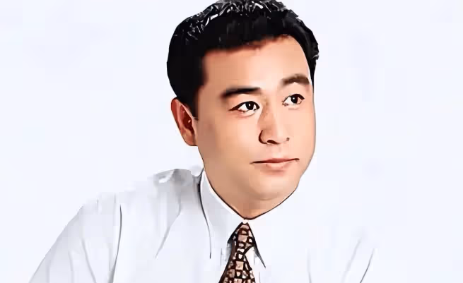 央視主持張宏民:32年0失誤,60歲未婚未育:不影響我給父母盡孝