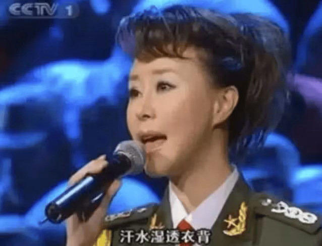 48歲「民歌天后」,9登春晚,被傳嫁大37歲領導,如今婚姻成謎